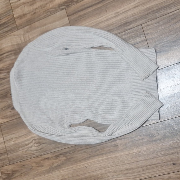 V neck sweater - Picture 2 of 3